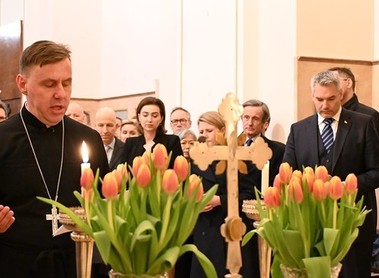 Bundesregierung bei Ukraine-Friedensgebet in Wiener Barbara-Kirche