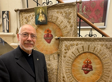 Von Armenien nach Wien: Pater Vahan Hovagimian teilt sein geschichtliches Wissen gerne mit Interessierten bei Führungen durch das Mechitaristen-Kloster.