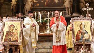 Griech.-Kath. Liturgie mit Ostkirchen-Generalvikar Yuriy Kolasa (links) und Kardinal Christoph Schönborn (rechts)